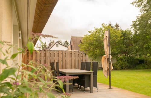 Born auf dem Darss House | Holiday living under thatched roof - 4 bedrooms, 2 bathrooms, large garden and terrace