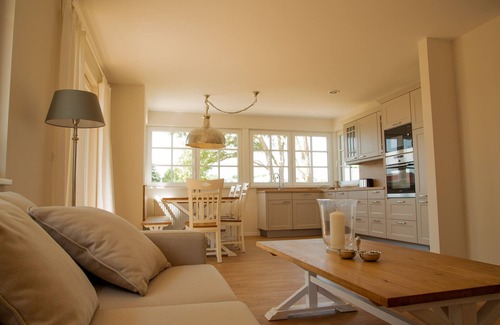 Born auf dem Darss House | Holiday living under thatched roof - 4 bedrooms, 2 bathrooms, large garden and terrace