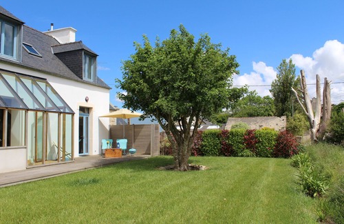 Plounevez-Lochrist House | Holiday mansion near the sea in a quite area with feelds around 800m to the sea