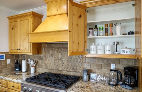Raisin Other | Holiday Modern Pet-Friendly Farmhouse, Pool,nGames, Sleeps 8, 3/2 w/Basement