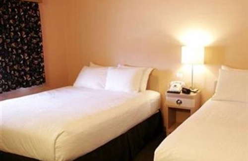 Sturgeon Bay Hotel | Holiday Music Motel