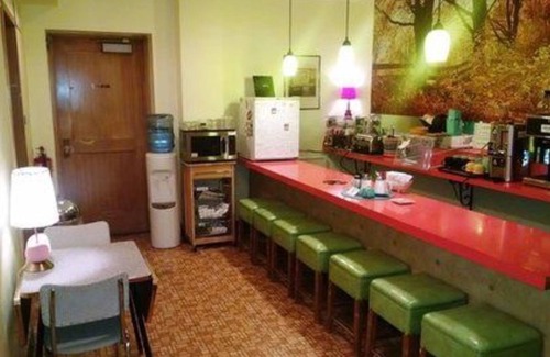 Sturgeon Bay Hotel | Holiday Music Motel