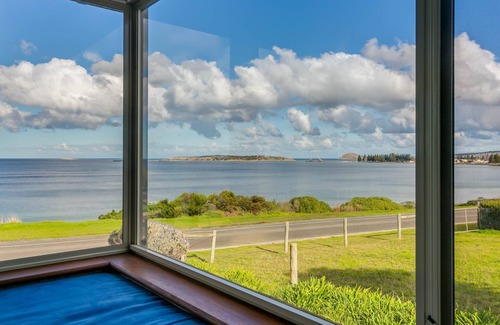 McCracken House | Holiday on Hayward - the ultimate beachfront holiday home, family friendly
