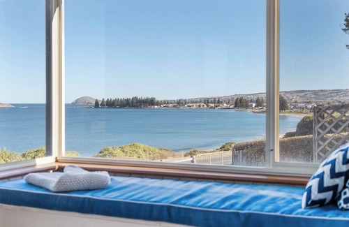McCracken House | Holiday on Hayward - the ultimate beachfront holiday home, family friendly