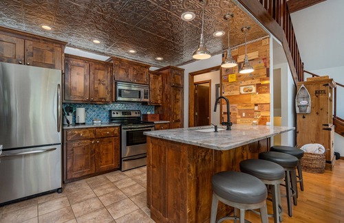 Lake Oconee House | Holiday Recovery! Book 3 Nights & Get the 4th Night FREE! Jan 16-21, 2025