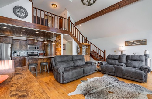Lake Oconee House | Holiday Recovery! Book 3 Nights & Get the 4th Night FREE! Jan 16-21, 2025
