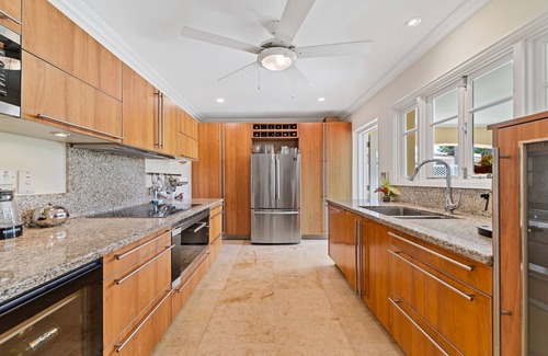 Mullins House | Holiday Rental On Mullins Bay. Beach Club Access At Mullins Beach Included.