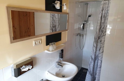 Hinrichshagen Cottage | Holiday Room 4 - restaurant and boarding Schinkenkrug - Property 50882