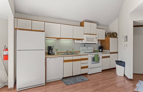 Osage Beach Villa | Holiday Shores 11 - Beautiful Villa with Resort Amenities!