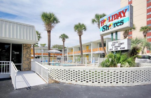 Myrtle Beach Hotel | Holiday Shores Queen Bed, 1 Room Suite - 212