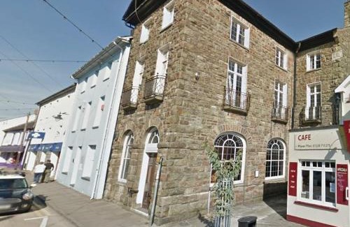 Newcastle Emlyn Apartment | Holiday Town Flats & Apartments
