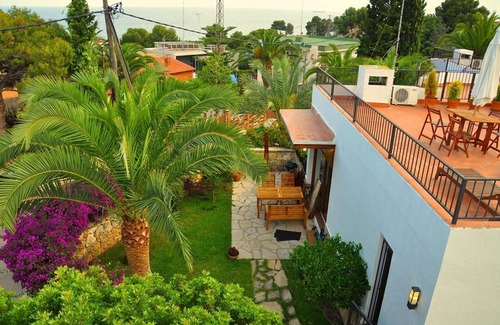 Tarragona Villa | Holiday Villa in Tarragona with Open Terrace, Garden & Wi-Fi