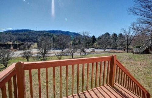 Murphy House | Holidays are over! Come relax and unwind at Magnificent Views in Murphy!