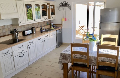 Lagrasse Apartment | Holidays in Lagrasse - Stunning Apartment, private large terrace, pool & aircon.