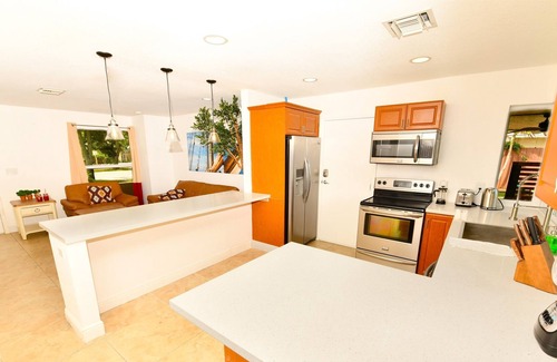 Imperial Point Apartment | Holidays Sale | 20-40% discounts | Pool available | Beach 5min | Grill