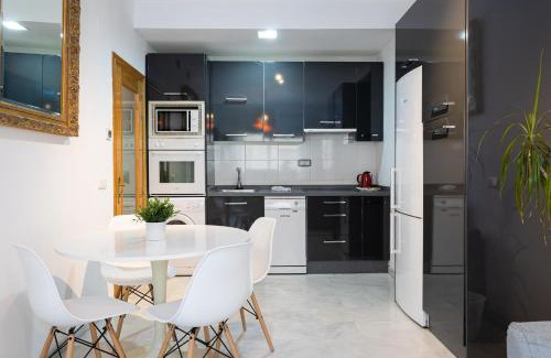 El Ejido Apartment | Holidays2Malaga Carrera Capuchinos Free parking Aircon Downtown