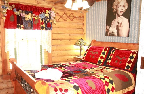 Wrightwood House | Holistic Health Day Spa and Lodging. Unit 2 Pampering in the Big Pines
