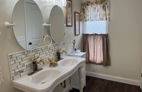 Holland Bed & Breakfast | Holland Farmhouse Inn B & B