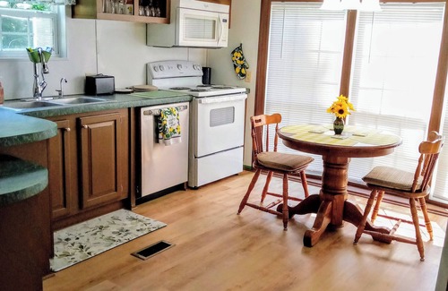 Franklin House | "Holland Hills" offers a clean, quiet, comfortable stay. Paved access. Nice area