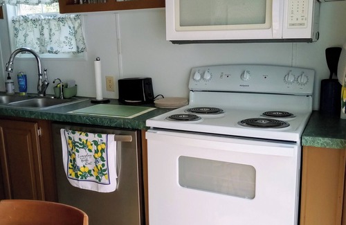 Franklin House | "Holland Hills" offers a clean, quiet, comfortable stay. Paved access. Nice area