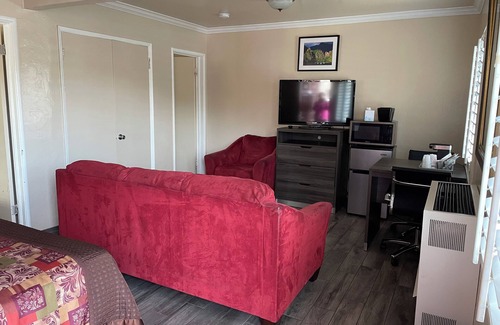 Morro Bay Hotel | Holland Inn & Suites