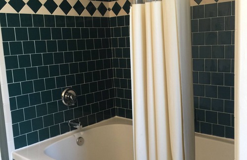 Morro Bay Hotel | Holland Inn & Suites