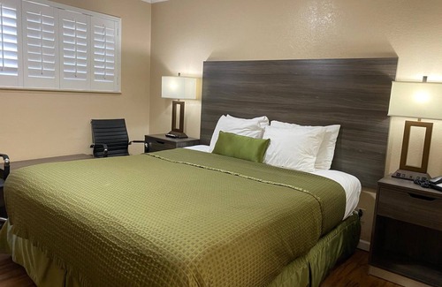 Morro Bay Hotel | Holland Inn & Suites