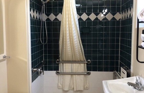 Morro Bay Hotel | Holland Inn & Suites
