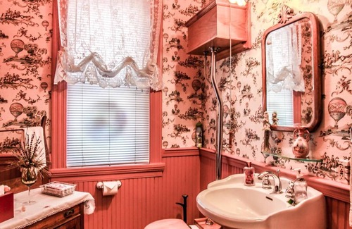 Frederick Bed & Breakfast | Hollerstown Hill Bed and Breakfast