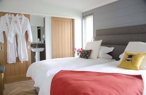 Acomb Cabin | Hollicarrs - Honeycomb Lodge