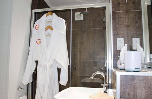Acomb Cabin | Hollicarrs - Honeycomb Lodge