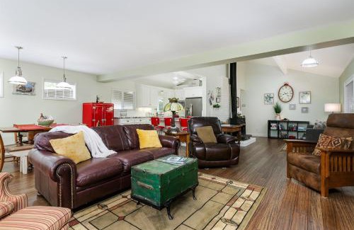 Marine Terrace House | Hollie's Hideaway