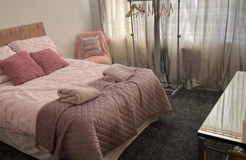 Retford Apartment | Hollies Studio