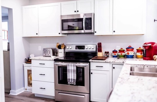 Smithsburg House | Hollow Hideaway is just the place if you looking to get away and relax.