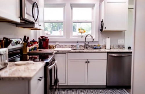 Smithsburg House | Hollow Hideaway is just the place if you looking to get away and relax.