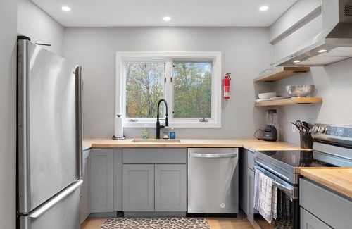 Stowe Hollow House | Hollow House: 3 br w/fireplace, a/c, deck & garage!