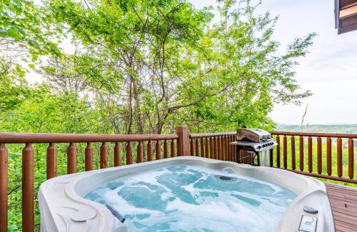Chalet Village North House | Hollows Haven by AvantStay Hot Tub Sauna Balcony and Tree Top Views