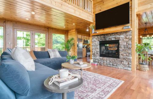 Chalet Village North House | Hollows Haven by AvantStay Hot Tub Sauna Balcony and Tree Top Views