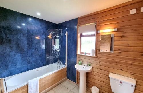 Fitling House | Holly 7 Hot Tub