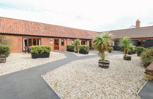 Wood Norton House | Holly Berry