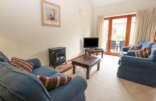 Wood Norton House | Holly Berry