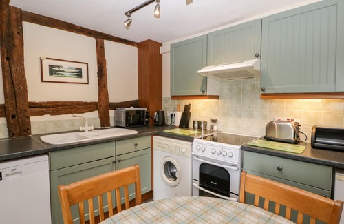 Leominster Cottage | HOLLY BUSH, character holiday cottage, with a garden in Luntley
