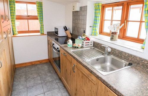 Bridgend Cottage | HOLLY COTTAGE, family friendly, country holiday cottage in Bridgend