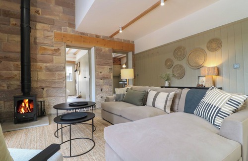 Crich House | HOLLY COTTAGE - FOLD YARDS, romantic, with open fire in Alderwasley