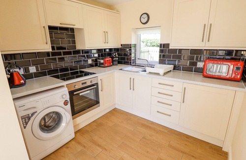 Alford Cottage | Holly Cottage
