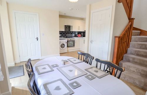 Alford Cottage | Holly Cottage