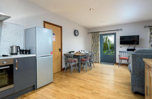 Frampton House | Holly Cottage