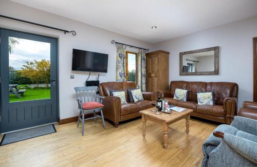 Frampton House | Holly Cottage