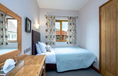 Frampton House | Holly Cottage