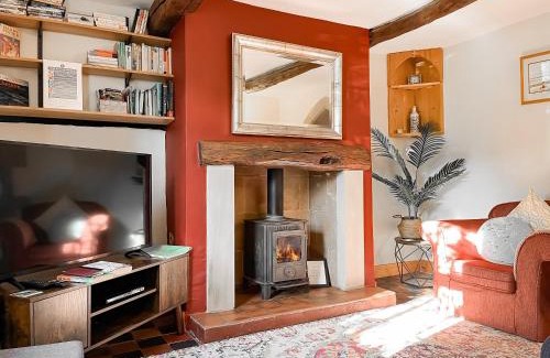 Sutton House | Holly Cottage
